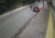 Vídeo: homem desce do carro e assedia mulher em rua de Biritiba Mirim (SP)