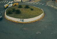 Vídeo: perseguição "maluca" em rotatória no PR tem viatura da polícia dando voltas