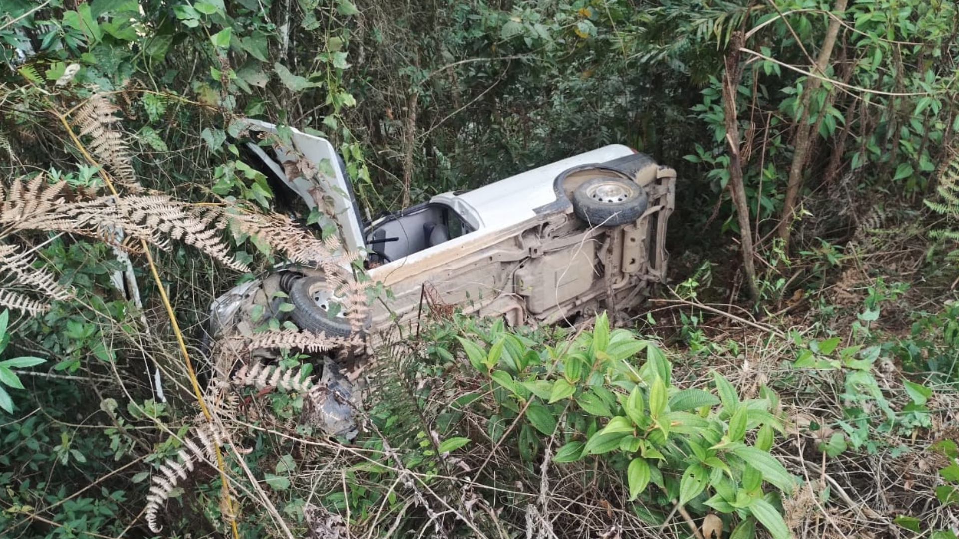CARRO-RIBANCEIRA-SC