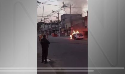 Viatura é incendiada e polícia investiga represália do Comando Vermelho