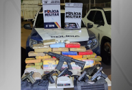 Polícia apreende fuzil, seis pistolas, dois coletes e 34 tabletes de drogas em MT