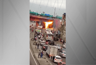 Vazamento de gás na Av. Brasil cria "lança-chamas" no RJ; veja
