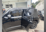 Carro de prefeito de Taboão da Serra foi perfurado em atentado; veja imagens