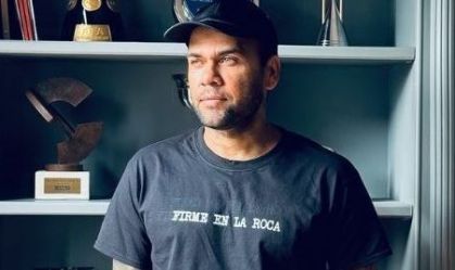 Daniel Alves usa verso bíblico em nova foto no Instagram; veja