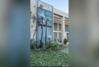 Imagem mostra danos à casa de Netanyahu após ataque com drone do Hezbollah 