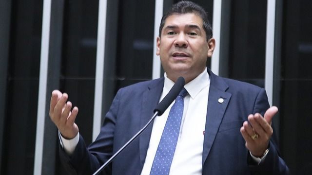 Deputado federal Pedro Jr. (PL-TO) demite assessor preso pela PF