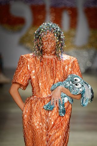 Coleção "Cabeça Feita", de Walério Araújo, na SPFW • Van Campos/AgNews