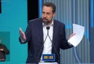 Boulos mostra exame toxicológico e rebate acusações de Marçal sobre uso de drogas