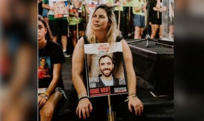 Inbal Zach teve sete familiares sequestrados pelo Hamas em 2023