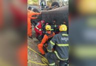 Carreta invade pista contrária e motorista é ejetado do veículo e morre em MG