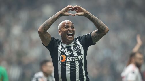 Deyverson comemora gol do Galo contra o River Plate
