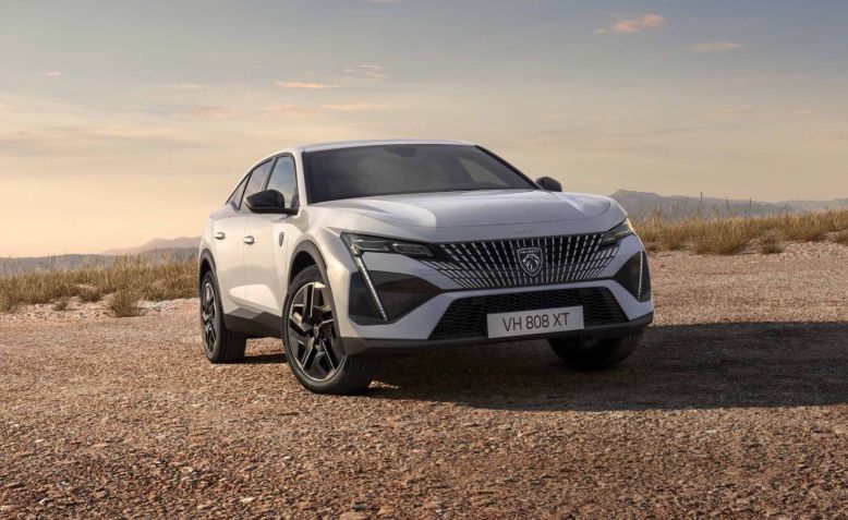 Peugeot E-408 já é comercializado na Europa • Divulgação