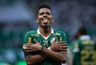 Estêvão ultrapassa 2023 e entra em lista de jovens mais utilizados na temporada