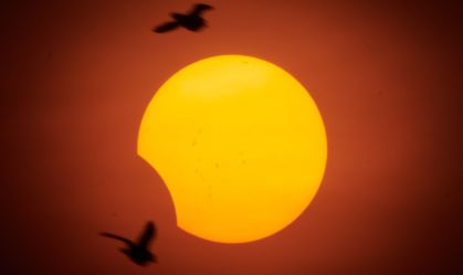 Veja primeiras fotos do eclipse parcial do Sol desta quarta-feira