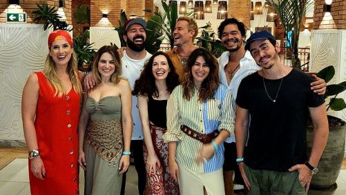 Elenco de "Sandy & Junior" se reúne após 25 anos