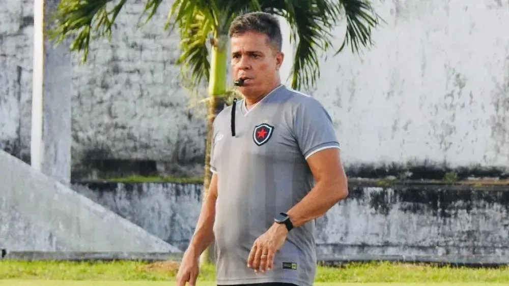Evaristo Piza não é mais técnico do Botafogo-PB