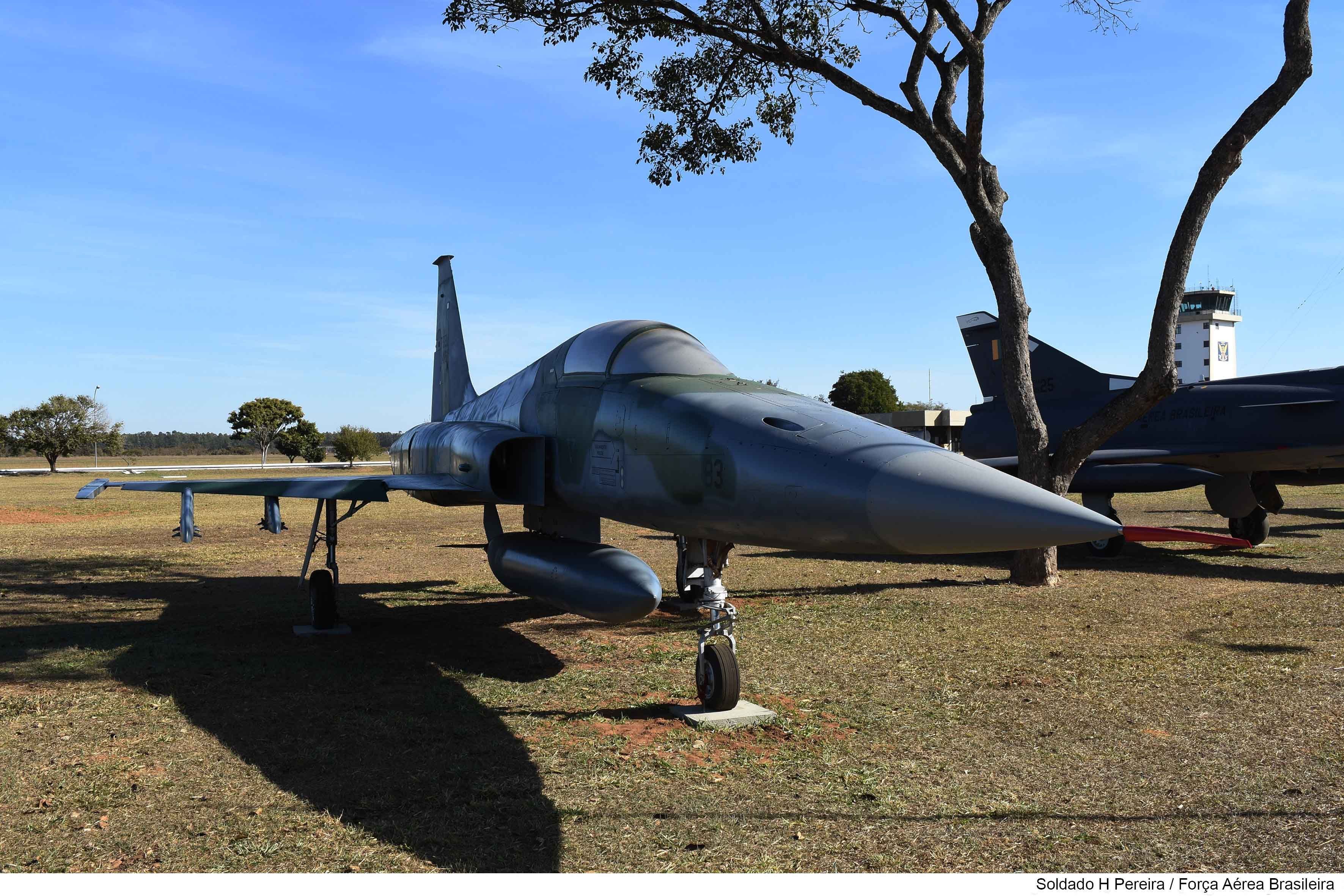 Acidente com avião da FAB: saiba como funciona o sistema ejetor da ...