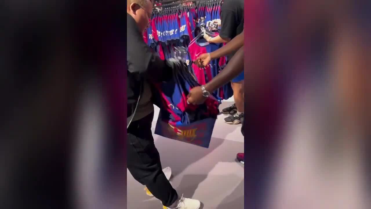 Fã compra quase 50 mil reais em camisetas