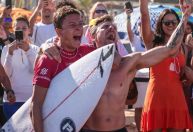 No Dia das Crianças, WSL promove surfe entre pais e filhos em Saquarema
