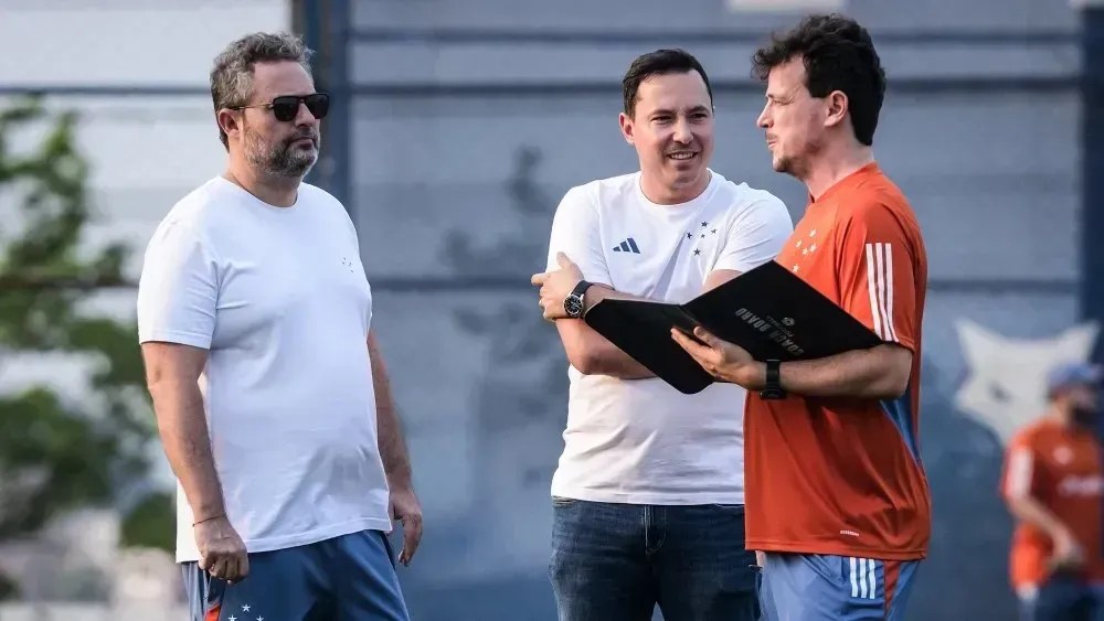 Fernando Diniz com Alexandre Matos, CEO, e Pedro Júnior, filho do empresário Pedro Lourenço, na Toca II