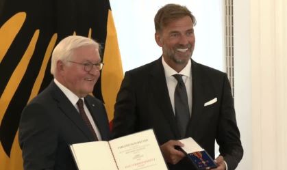 Klopp: "Alemão mais popular da Grã-Bretanha" é homenageado por presidente alemão