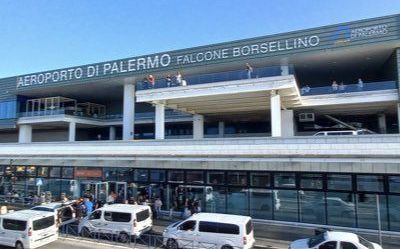Passageiros do aeroporto de Palermo, na Itália, ficam no escuro após queda de energia