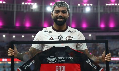 Gabigol é homenageado no Maracanã