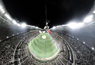 Galo Doido salta de rope jump na Arena MRV; assista