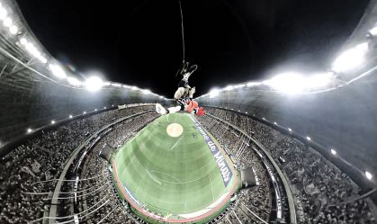 Galo Doido em performance na Arena MRV