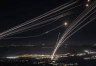 Israel diz que o Hezbollah lançou cerca de 230 projéteis do Líbano contra o país