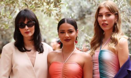 Após "Renascer", Giullia Buscacio reencontra Gabriela Medeiros em desfile