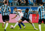 Grêmio vence Fortaleza após falha do goleiro João Ricardo