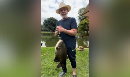 Imagem de destaque do post: Impedido de viajar, Lula pesca em Brasília na véspera do 2º turno; veja vídeo