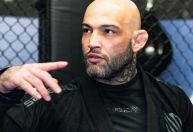 Morre lutador brasileiro do UFC que namorou cantora Demi Lovato