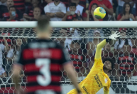 Corinthians notificará Flamengo da compra de Hugo Souza nesta sexta-feira (25)