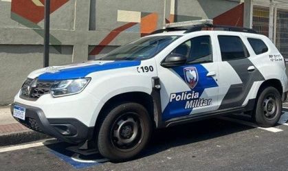 Jovens sofrem ataque a tiros em churrasco no meio da rua em Vitória (ES)
