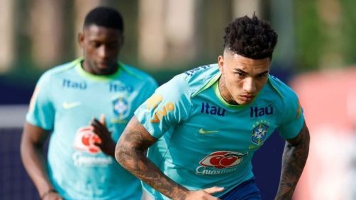 Igor Jesus em treino da Seleção Brasileira