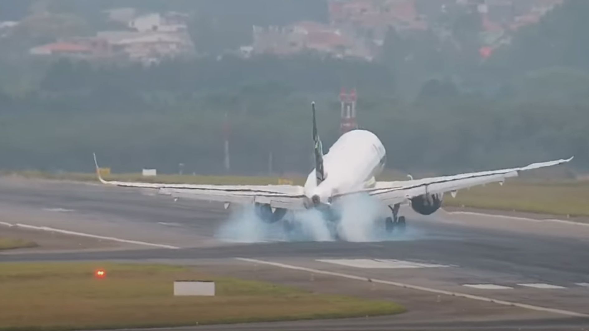 Airbus A321 da Azul teve dificuldade ao pousar em Guarulhos (SP)