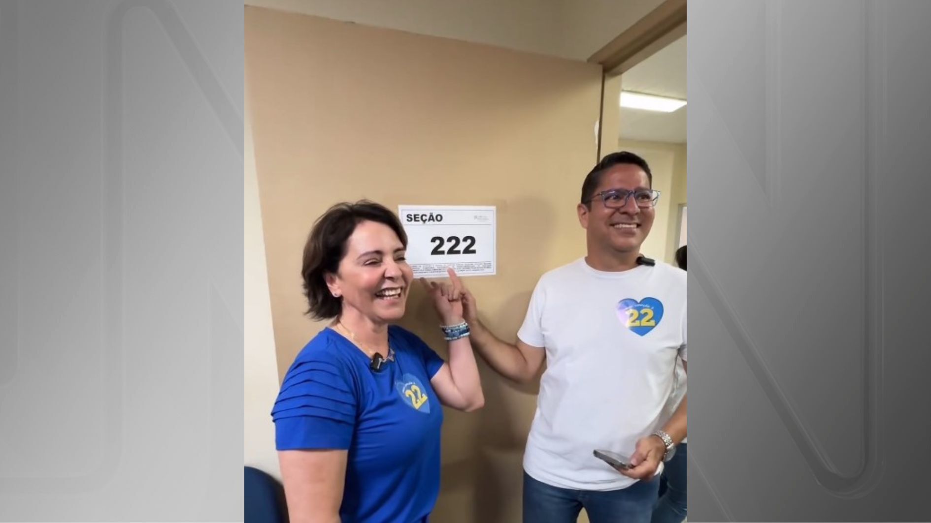 Candidata a prefeita de Aracaju, Emília Corrêa (PL), votou ao lado do vice em sua chapa, Ricardo Marques • Reprodução/redes sociais