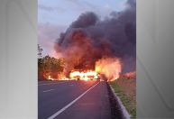 Caminhão-tanque pega fogo em rodovia de MG; motorista morre carbonizado