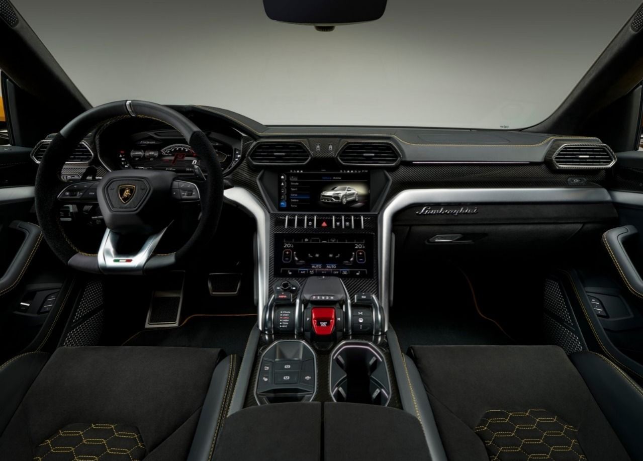 Interior do Lamborghini Urus de Xamã • Divulgação