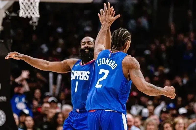 James Harden e Kawhi Leonard pelo Los Angeles Clippers