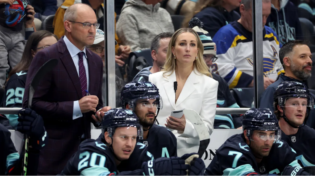 Jessica Campbell fez história na NHL