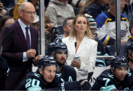 NHL tem primeira treinadora mulher na história da liga