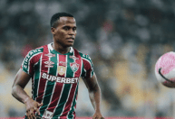 Fluminense avalia "reposição urgente" com eventual negociação de Arias