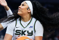 Brasileira é eleita para o quinteto ideal de novatas da WNBA