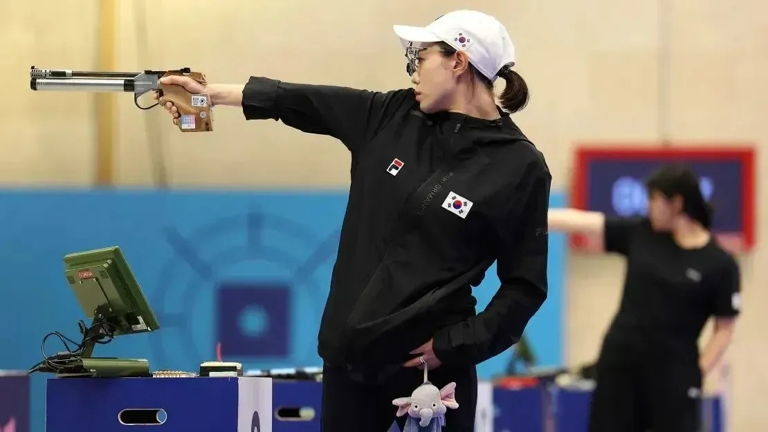 Kim durante a final da pistola de ar de 10 metros feminina em Paris 2024