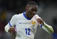 França bate Bélgica pela Nations League mesmo com expulsão de craque do Real