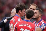 Zagueiro do Atlético de Madrid fica à disposição de Simeone após lesão cerebral