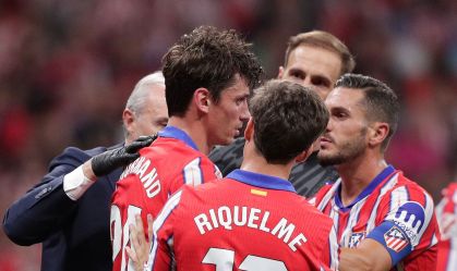 Zagueiro do Atlético de Madrid fica à disposição de Simeone após lesão cerebral